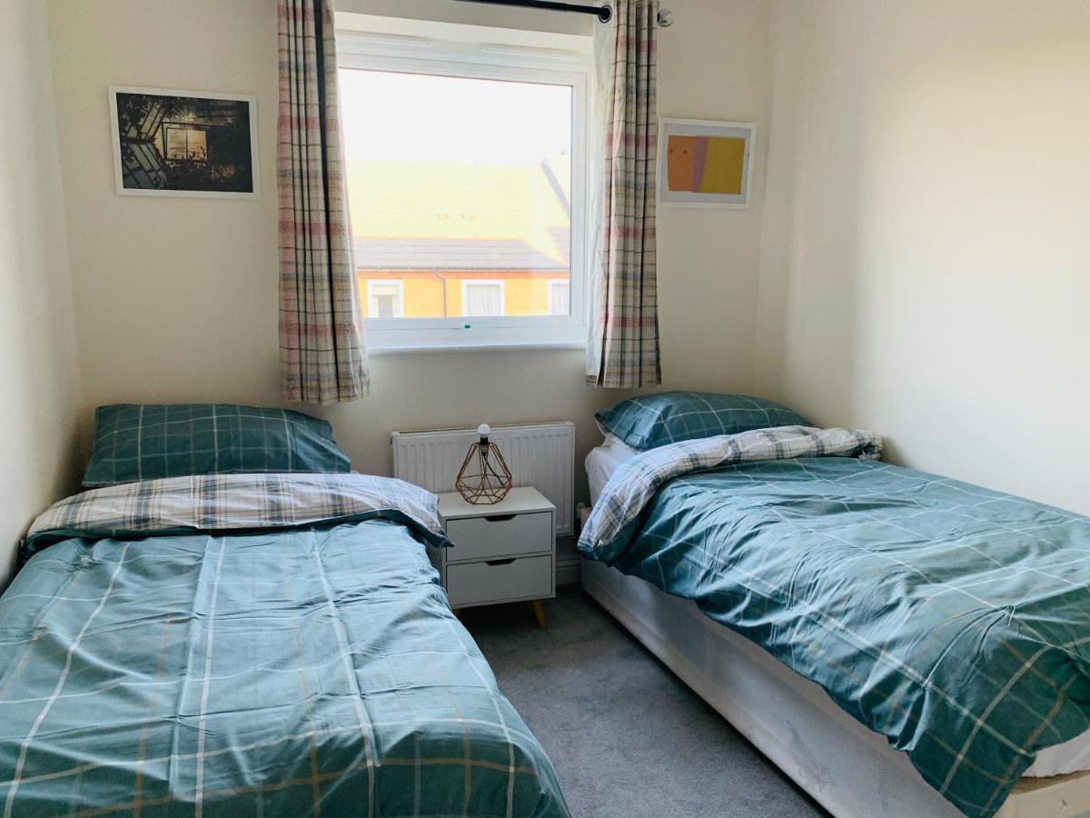Clove, 3-4 Bed House With Garden, Free Parking, Sleeps 9 In Grays & Chafford Hundred Stifford ภายนอก รูปภาพ