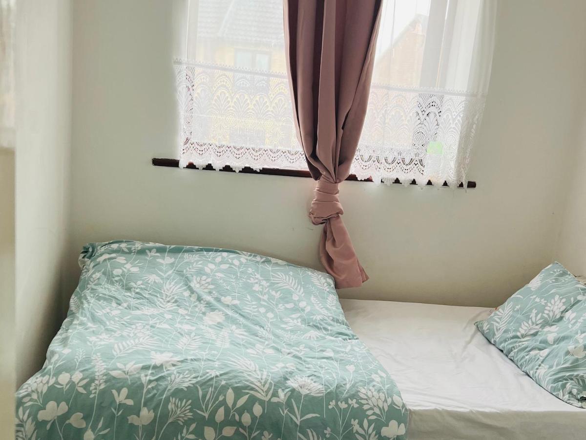Clove, 3-4 Bed House With Garden, Free Parking, Sleeps 9 In Grays & Chafford Hundred Stifford ภายนอก รูปภาพ
