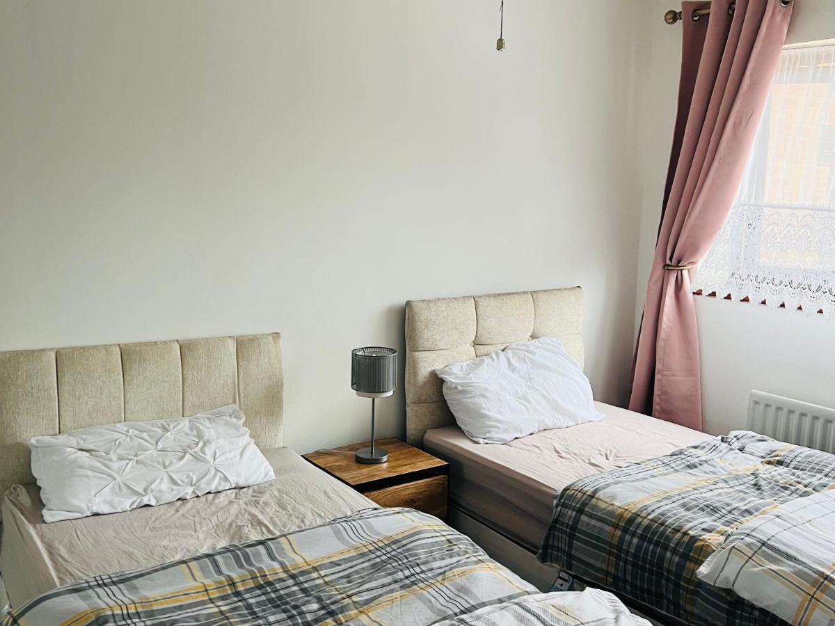 Clove, 3-4 Bed House With Garden, Free Parking, Sleeps 9 In Grays & Chafford Hundred Stifford ภายนอก รูปภาพ