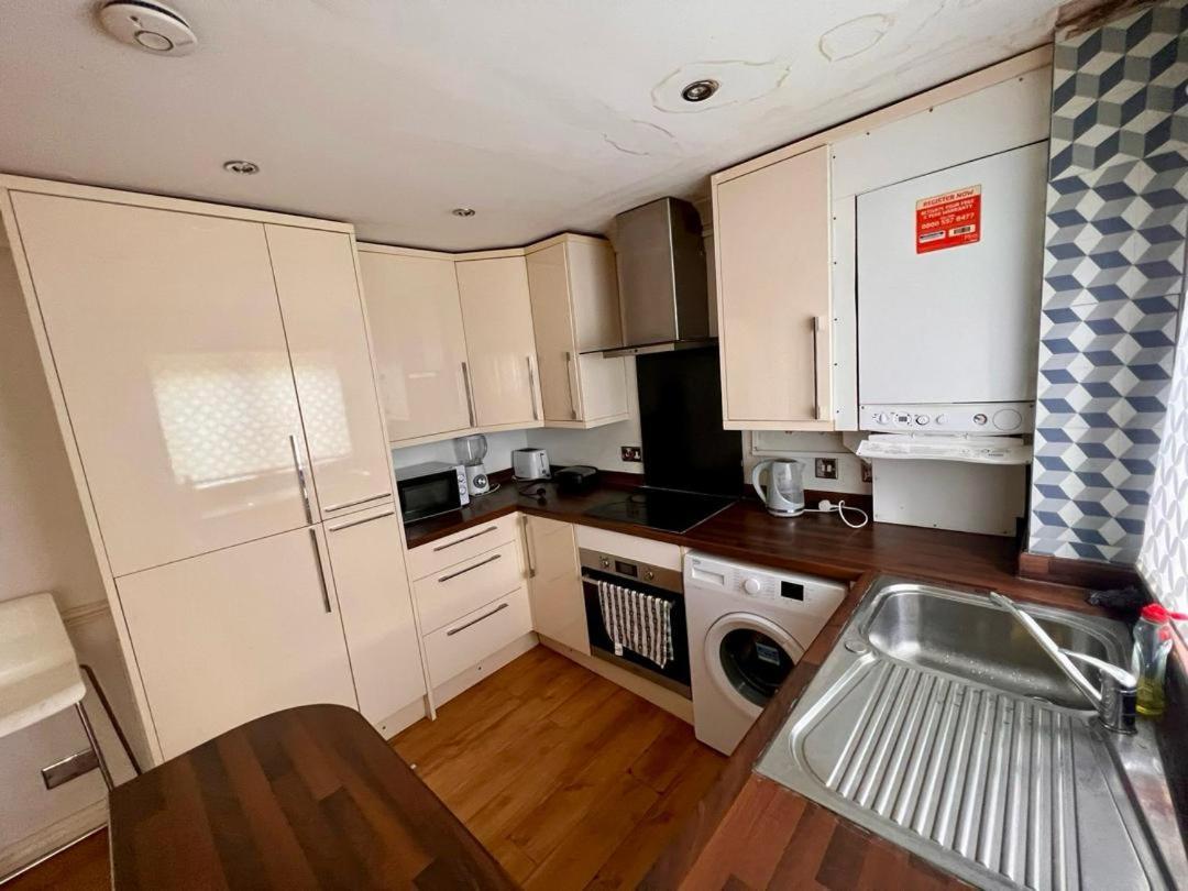 Clove, 3-4 Bed House With Garden, Free Parking, Sleeps 9 In Grays & Chafford Hundred Stifford ภายนอก รูปภาพ
