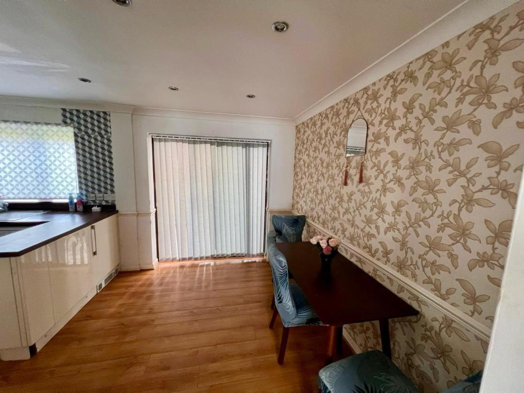 Clove, 3-4 Bed House With Garden, Free Parking, Sleeps 9 In Grays & Chafford Hundred Stifford ภายนอก รูปภาพ