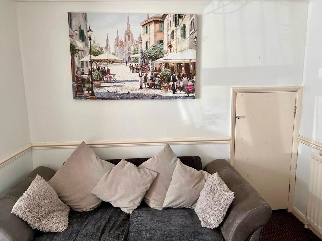 Clove, 3-4 Bed House With Garden, Free Parking, Sleeps 9 In Grays & Chafford Hundred Stifford ภายนอก รูปภาพ