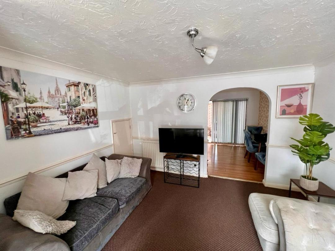 Clove, 3-4 Bed House With Garden, Free Parking, Sleeps 9 In Grays & Chafford Hundred Stifford ภายนอก รูปภาพ