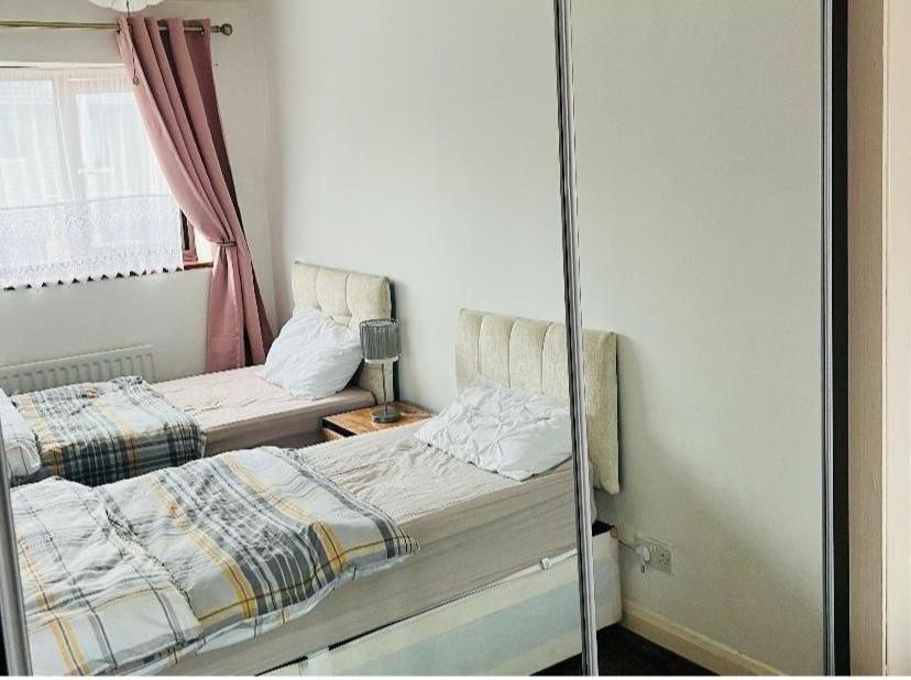 Clove, 3-4 Bed House With Garden, Free Parking, Sleeps 9 In Grays & Chafford Hundred Stifford ภายนอก รูปภาพ