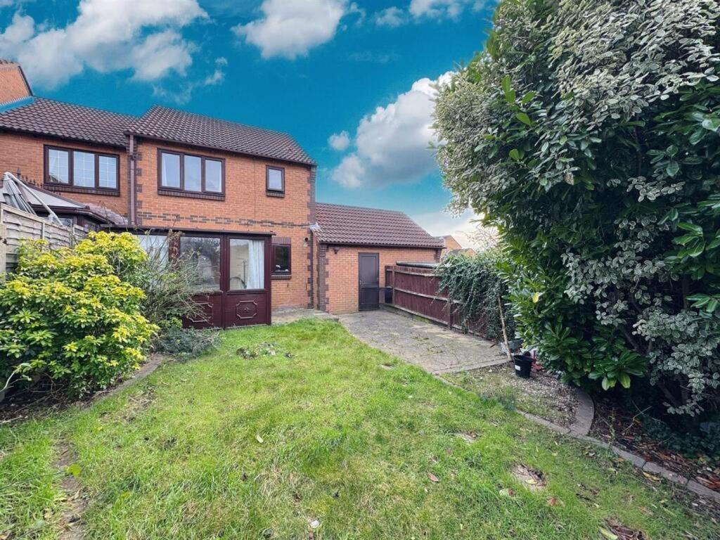 Clove, 3-4 Bed House With Garden, Free Parking, Sleeps 9 In Grays & Chafford Hundred Stifford ภายนอก รูปภาพ
