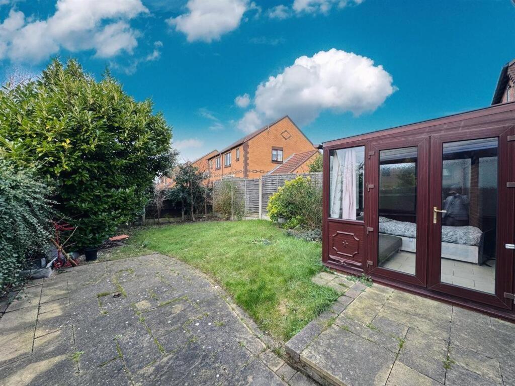 Clove, 3-4 Bed House With Garden, Free Parking, Sleeps 9 In Grays & Chafford Hundred Stifford ภายนอก รูปภาพ