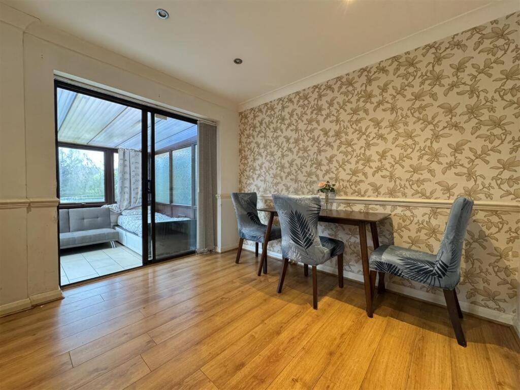 Clove, 3-4 Bed House With Garden, Free Parking, Sleeps 9 In Grays & Chafford Hundred Stifford ภายนอก รูปภาพ