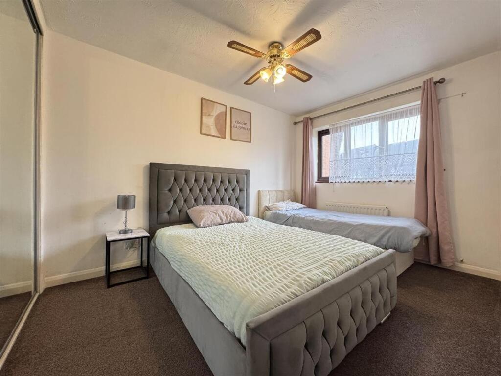 Clove, 3-4 Bed House With Garden, Free Parking, Sleeps 9 In Grays & Chafford Hundred Stifford ภายนอก รูปภาพ