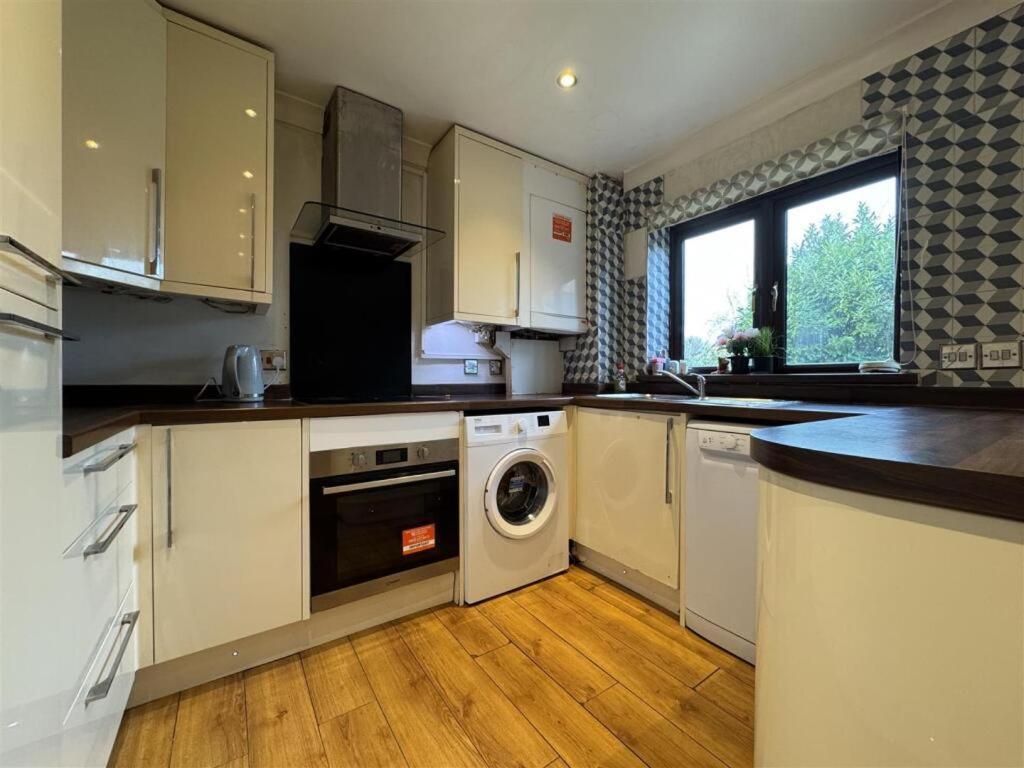 Clove, 3-4 Bed House With Garden, Free Parking, Sleeps 9 In Grays & Chafford Hundred Stifford ภายนอก รูปภาพ