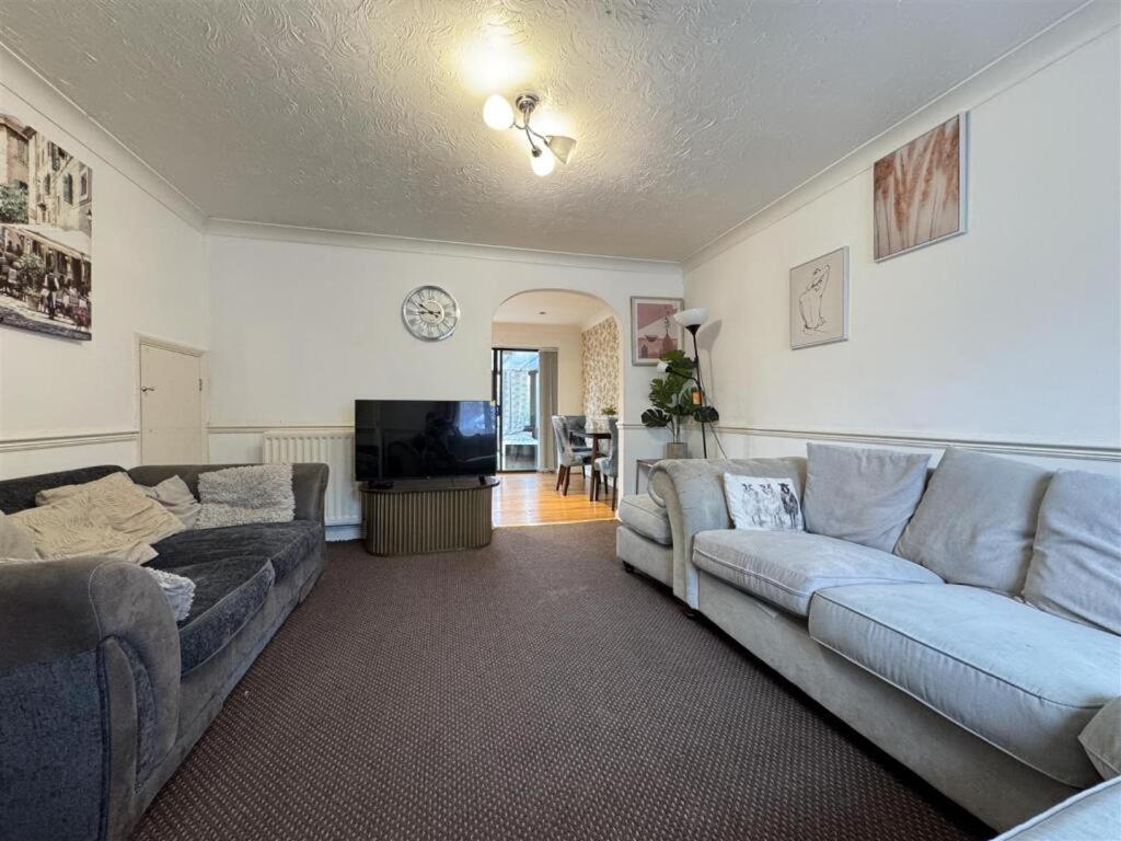 Clove, 3-4 Bed House With Garden, Free Parking, Sleeps 9 In Grays & Chafford Hundred Stifford ภายนอก รูปภาพ