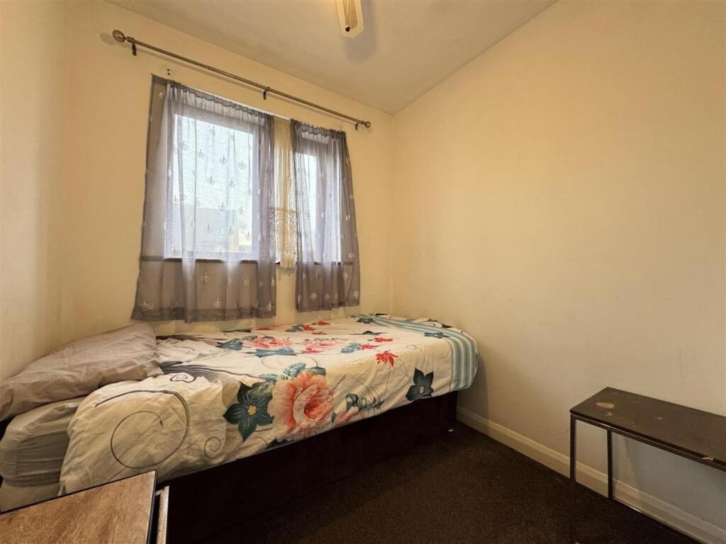 Clove, 3-4 Bed House With Garden, Free Parking, Sleeps 9 In Grays & Chafford Hundred Stifford ภายนอก รูปภาพ