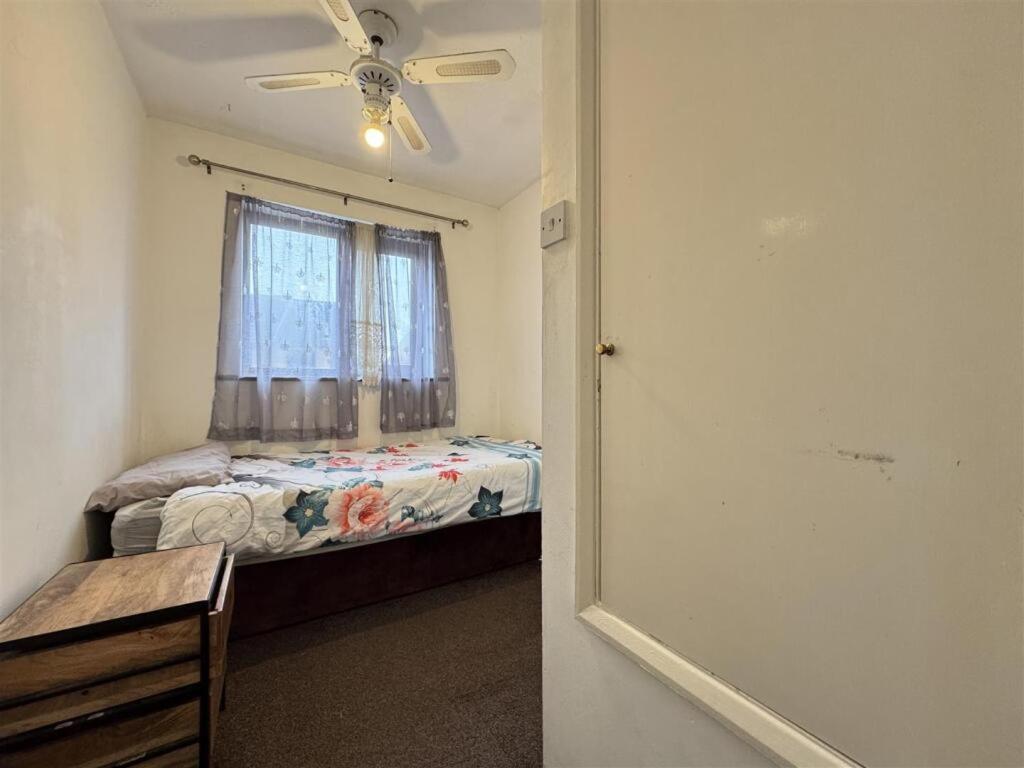 Clove, 3-4 Bed House With Garden, Free Parking, Sleeps 9 In Grays & Chafford Hundred Stifford ภายนอก รูปภาพ